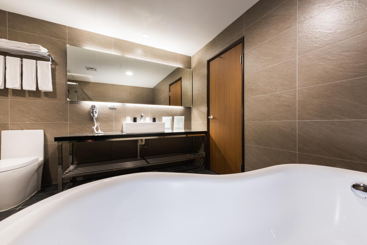 Hotel Half Taichung Exterior foto
