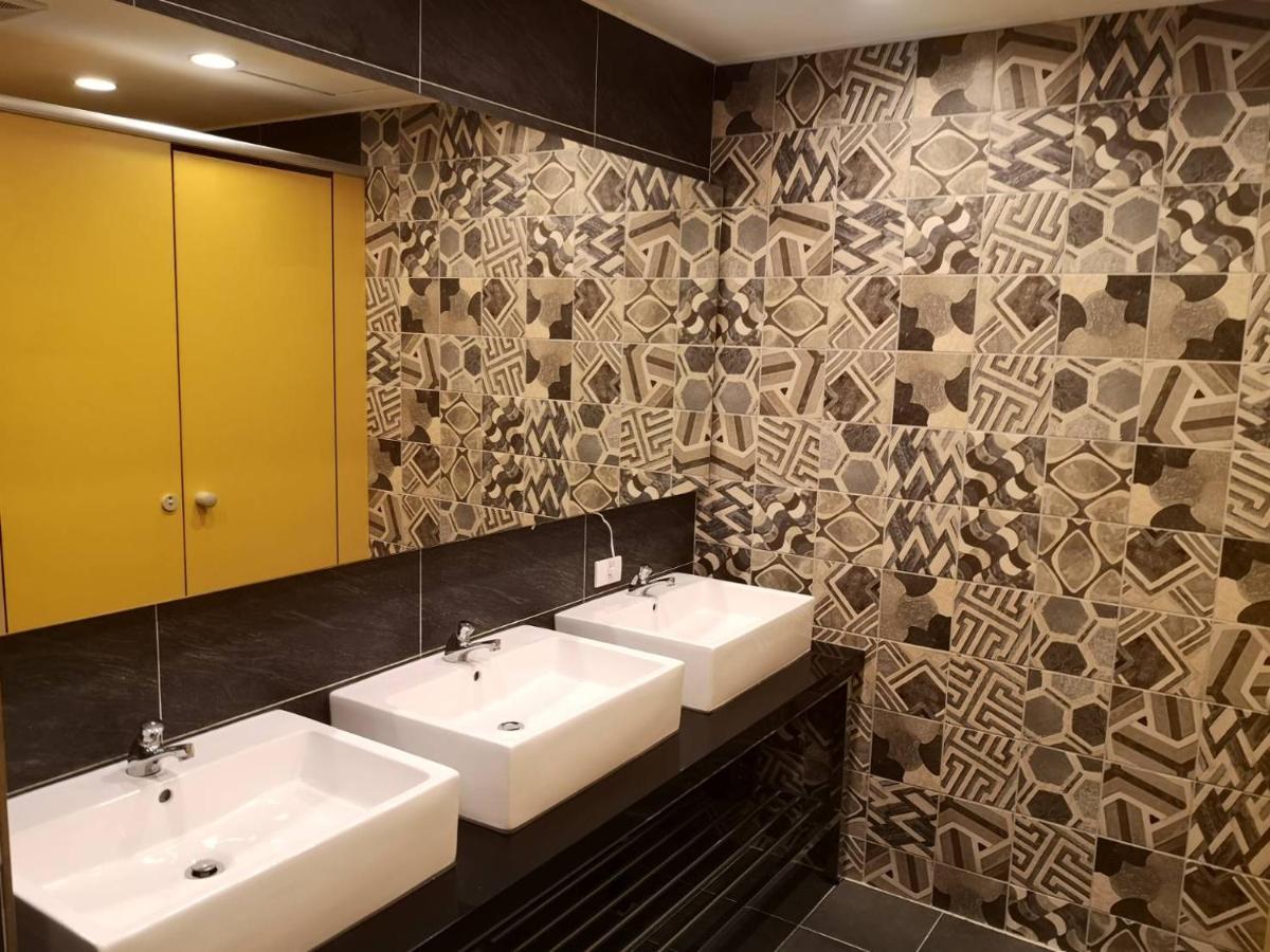 Hotel Half Taichung Exterior foto